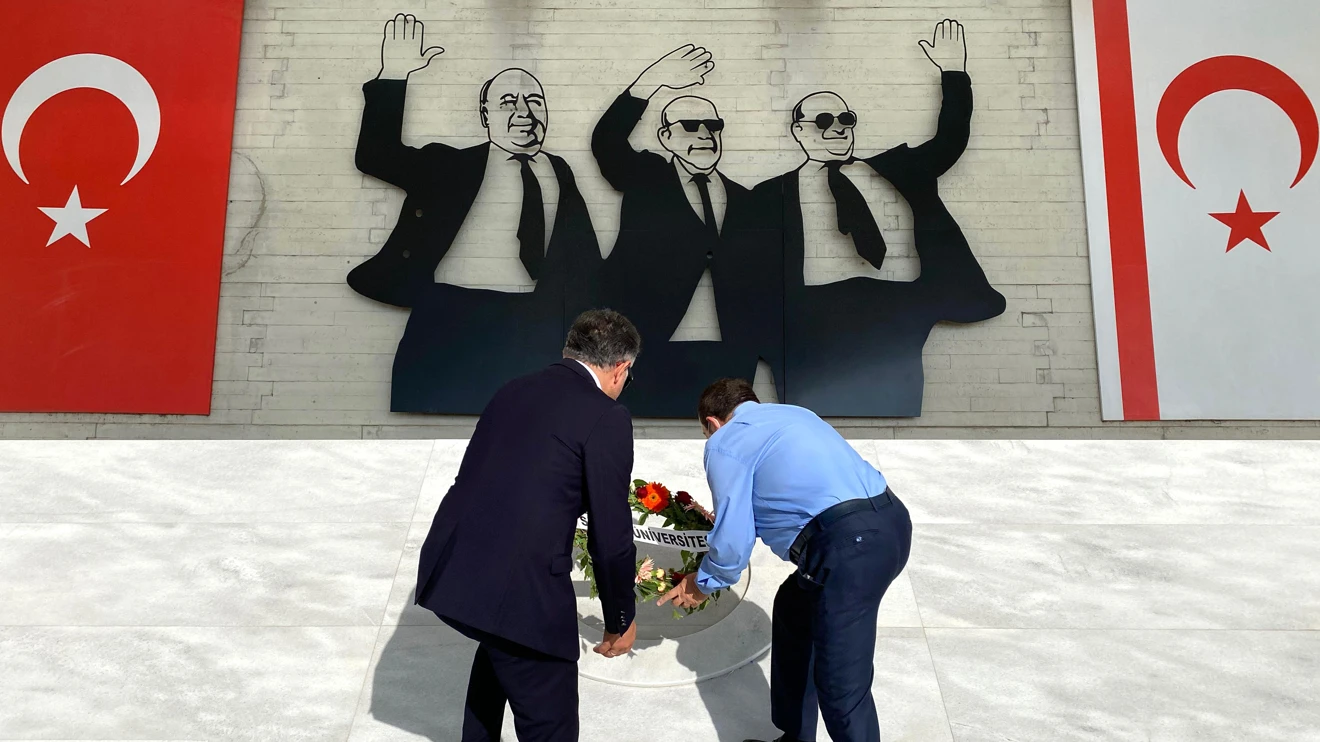 Rektör Aksoy’dan Denktaş ve Dr. Küçük’ün mezarlarına ziyaret
